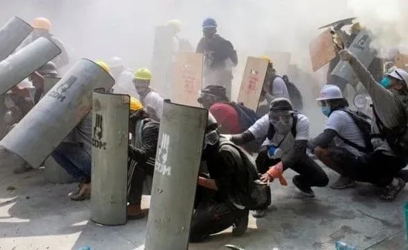 u-myanmi-za-den-vbili-8-protestuvalnikiv-ye-poraneni