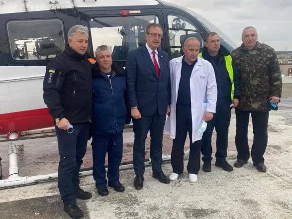 vidnovlennya-sistemi-aeromedichnoyi-evakuatsiyi-vertolit-ryatuvalnikiv-pereviz-patsiyenta-pislya-transplantatsiyi