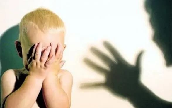 biv-svogo-3-richnogo-sina-po-golovi-bo-toy-ne-khotiv-yisti-na-chernigivschini-zasudili-batka