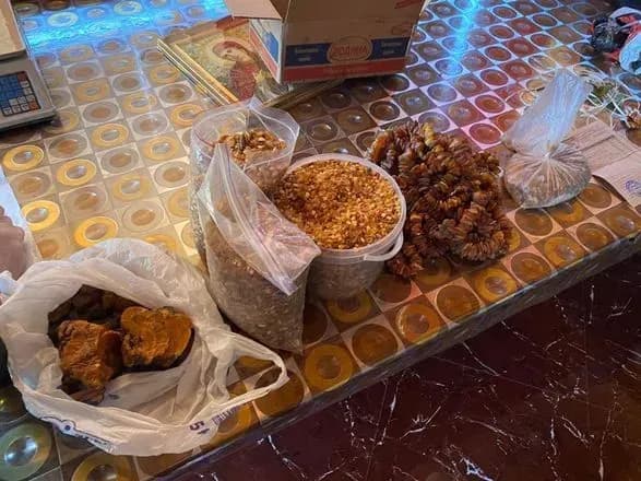 burshtinovi-obshuki-na-rivnenschini-viluchili-40-kg-sonyachnogo-kaminnya