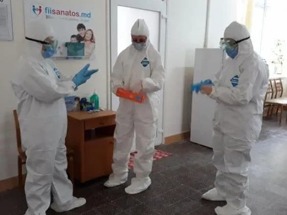 u-moldovi-rozgorivsya-skandal-ryad-chinovnikiv-vaktsinuvalisya-vid-covid-19-preparatom-pfizer-poza-chergoyu