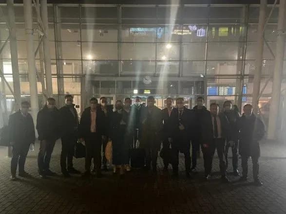 deputati-slugi-narodu-virushayut-na-ivano-frankivschinu-osobisto-prokontrolyuvati-pidrakhunok-golosiv