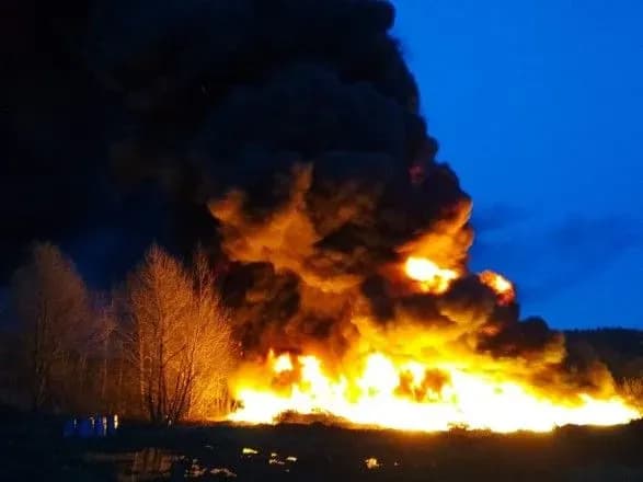 na-prikarpatti-gorili-proliti-naftoprodukti