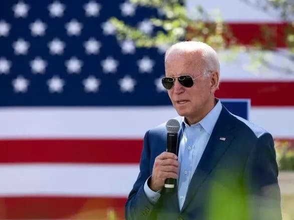 bayden-poobitsyav-zbilshiti-kvotu-na-priyom-bizhentsiv