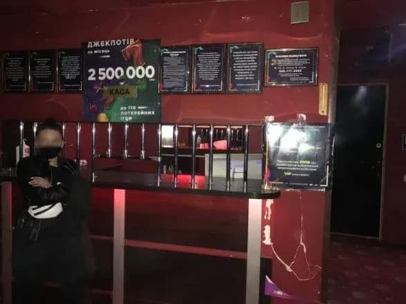 proveli-ponad-piv-sotni-obshukiv-ta-vidkrili-desyatki-sprav-na-kiyivschini-vikrili-36-nelegalnikh-gralnikh-zakladiv