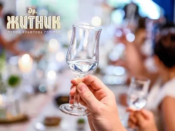 u-dr-zhitnik-rozpovili-yak-piti-gorilku-schob-naypovnishe-rozkriti-smak