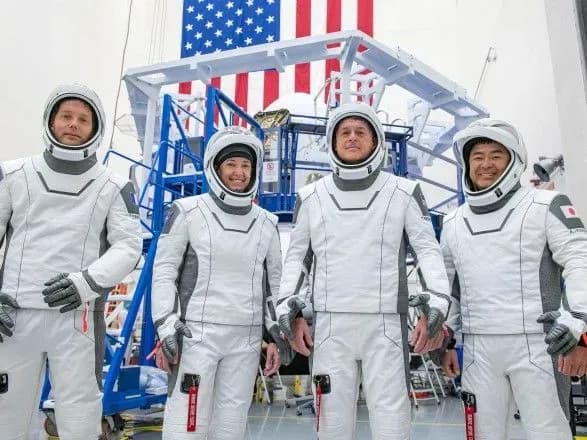 korabel-spacex-sogodni-zdiysnit-drugiy-pilotovaniy-polit-na-mks