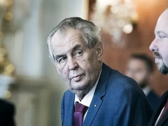 cheshski-senatori-provedut-konsultatsiyi-pered-visunennyam-zemanu-zvinuvachen-u-derzhzradi