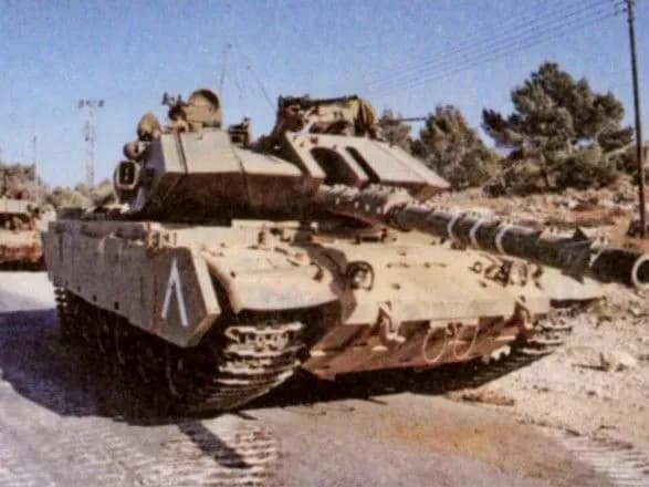 izrayilski-tanki-vdarili-po-obyektam-khamas-u-vidpovid-na-zapusk-raket