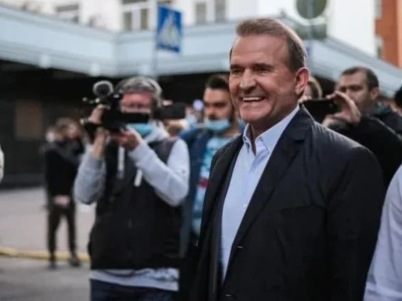 medvedchuk-pribuv-do-pecherskogo-sudu