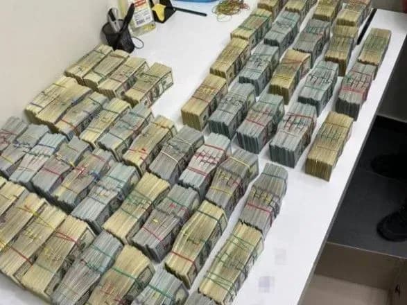 u-dvokh-nayvplivovishikh-v-ukrayini-voriv-v-zakoni-viluchili-ponad-3-2-mln-dolariv-obschaku