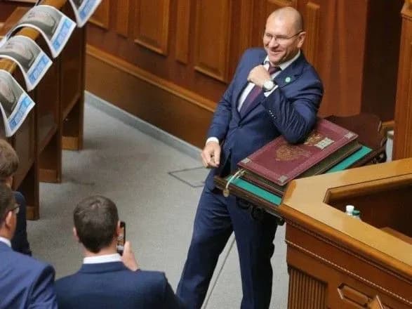 nardepa-shevchenka-viklyuchili-z-fraktsiyi-sluga-narodu-kolega-privitav-slovami-zi-zvilnennyam-yevgene