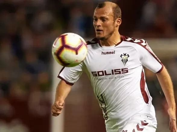 futbol-kolishniy-napadnik-zbirnoyi-ukrayini-pokinuv-ispansku-komandu