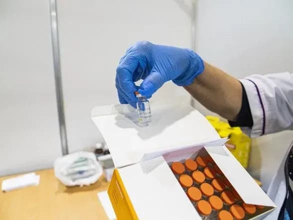 moz-v-ukrayini-vtratili-bilsh-nizh-700-doz-covid-vaktsin-z-nikh-12-doz-pfizer-u-kiyevi