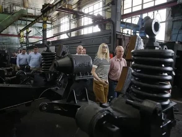 avariya-intersiti-kerivnika-filiyi-ukrzaliznitsi-pidvischili-a-vinnim-priznachili-robotyagu-z-perebitimi-rukami