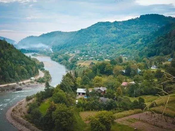 na-prikarpatti-12-richniy-khlopchik-vpav-u-girsku-richku-shukayut-dekilka-brigad-i-vodolazi