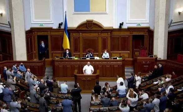 virastyuk-pid-kriki-ganba-sklav-prisyagu-u-verkhovniy-radi