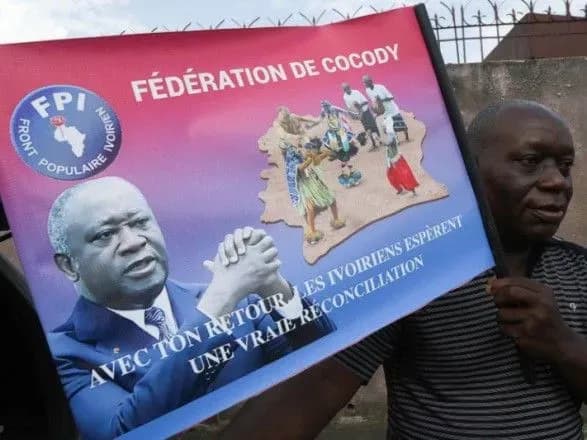 kolishniy-prezident-kot-divuaru-povernuvsya-dodomu-pislya-desyatilittya-vignannya