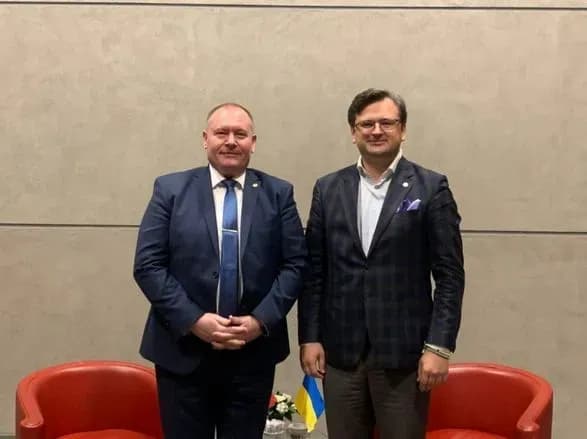 ukrayina-i-moldova-domovilis-prishvidshiti-ukladennya-ugodi-pro-vzayemne-viznannya-id-kartok