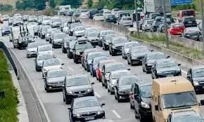 u-kanadi-do-2035-roku-budut-prodavati-avtomobili-tilki-z-nulovim-rivnem-vikidiv