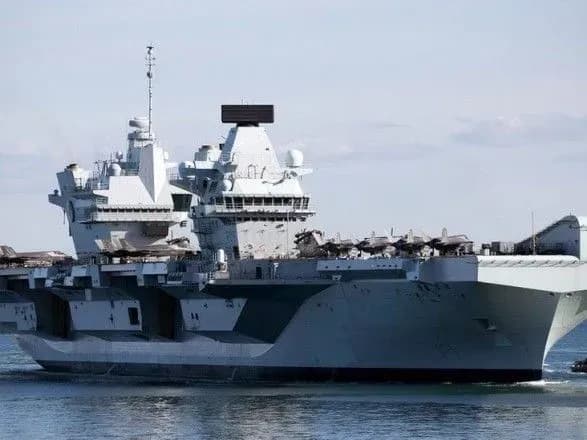 na-avianostsi-koroleva-yelizaveta-stavsya-spalakh-koronavirusu-zakhvorilo-blizko-100-lyudey