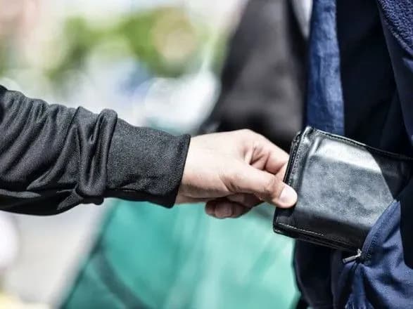 u-tsentri-kiyeva-obikrali-gretskogo-diplomata