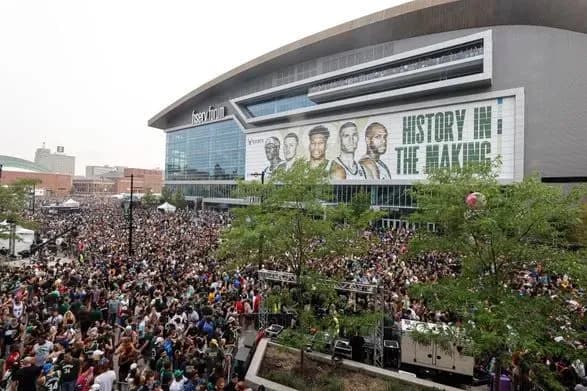 strilyanina-pid-chas-svyatkuvannya-finalu-nba-v-ssha-troye-osib-poraneno