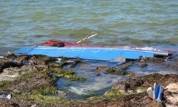 kater-z-45-migrantami-na-bortu-zatonuv-na-pivden-vid-turechchini