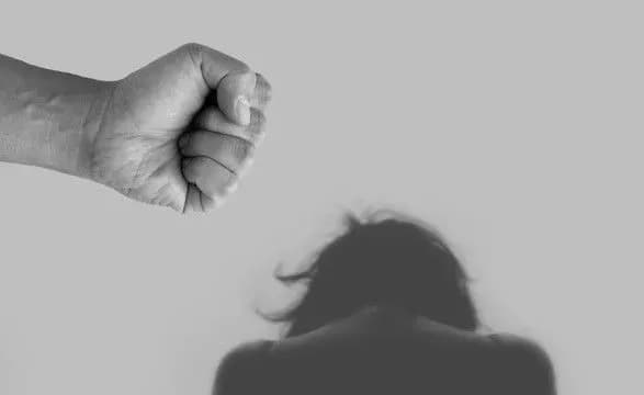 zelenskiy-pidpisav-zakon-schodo-posilennya-vidpovidalnosti-za-domashnye-nasilstvo