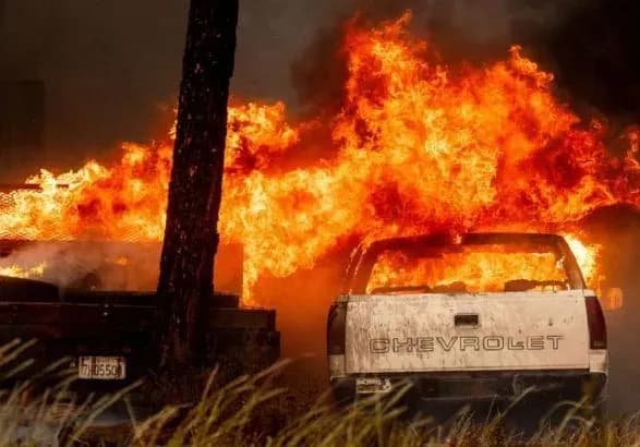 u-kaliforniyi-pozhezha-nakrila-misto-lyudey-evakuyovuyut