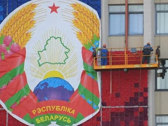 u-bilorusi-zi-shkilnoyi-programi-viklyuchili-knigi-solzhenitsina-nabokova-ta-aleksiyevich