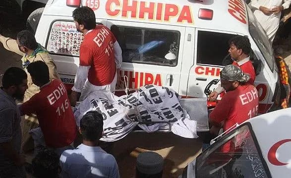 terakt-u-pakistani-dvoye-politseyskikh-zaginuli