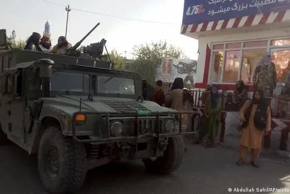 taliban-prodovzhuye-nastup-v-afganistani-zakhoplena-soma-stolitsya