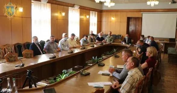 na-lvivschini-zanepokoyeni-ymovirnim-spalakhom-koronavirusu-voseni-rekomenduyut-zaselyati-u-gurtozhitki-lishe-vaktsinovanikh-studentiv