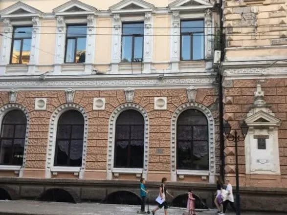 odeski-karnizi-znovu-obvalyuyutsya-travmovaniy-inozemets