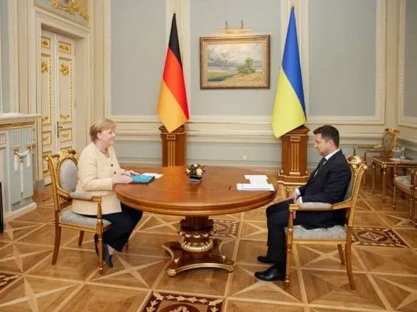 zelenskiy-zaklikav-merkel-zberigati-tisk-na-rosiyu-kazhe-pro-neobkhidnist-samitu-normandi