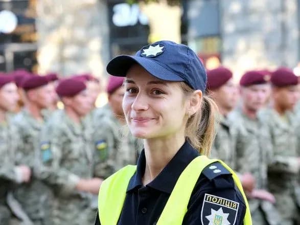 naryadi-politsiyi-litak-ta-gelikopteri-u-mvs-rozpovili-yak-zabezpechuyut-poryadok-na-svyata