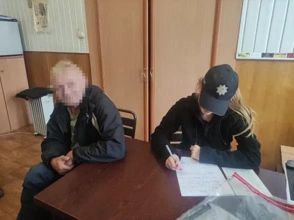 na-lvivschini-61-richniy-cholovik-pogrozhuvav-zbroyeyu-perekhozhim