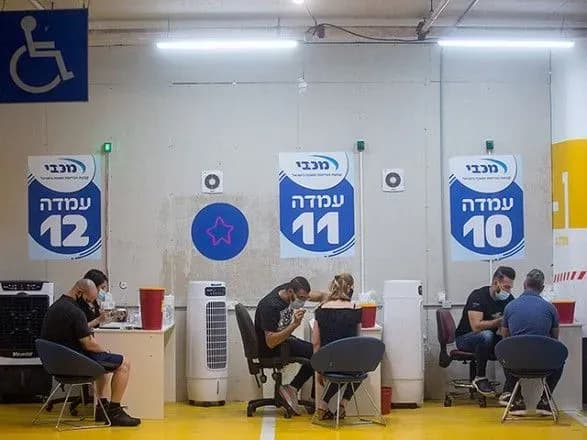 izrayil-rozpochav-busternu-vaktsinatsiyu-vid-covid-19-usikh-okhochikh