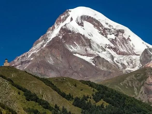 ukrayinski-alpinisti-potrapili-pid-lavinu-v-pivnichniy-osetiyi-zmi