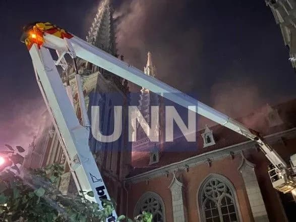 posolstvo-polschi-opublikovalo-foto-interyeru-kostelu-sv-mikolaya-pislya-pozhezhi