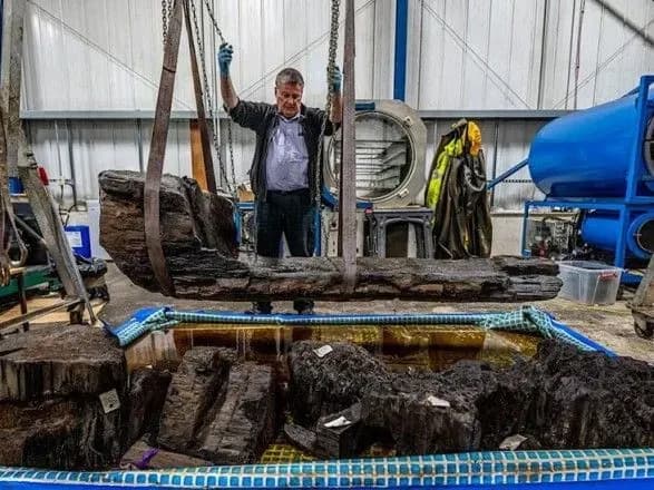 vipadkovo-znaydenu-na-angliyskomu-poli-dlya-golfu-trunu-bronzovoyi-dobi-pokazhut-zagalu