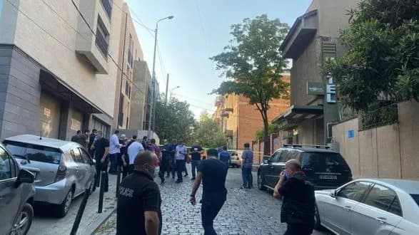 u-tbilisi-stalasya-perestrilka-u-20-ti-richnogo-yunaka-vistrelili-devyat-raziv