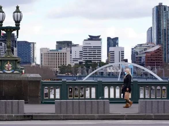 u-sidneyi-skasuyut-nichnu-komendantsku-godinu