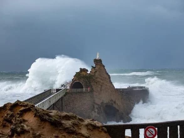shtorm-na-pivdni-frantsiyi-kilkist-zhertv-zrosla-do-9