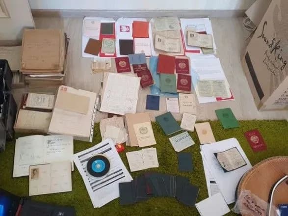 u-kiyevi-viroblyali-falshivi-karti-polyaka-2000-yevro-z-lyudini