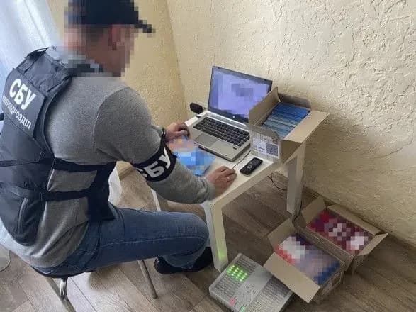 na-zamovlennya-rf-zhitelka-dnipra-stvorila-botofermu-schob-zirvati-vaktsinatsiyu