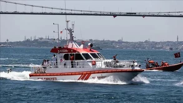 na-bosfori-zitknulisya-sukhovantazhi-pid-praporami-turechchini-i-rosiyi
