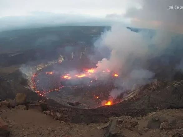 na-gavayakh-prokinuvsya-vulkan-kilauea-1