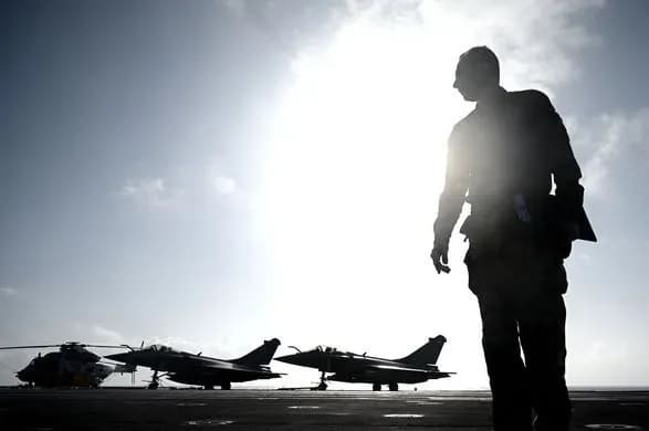 alzhir-zaboroniv-vkhid-v-povitryaniy-prostir-frantsuzkim-viyskovim-litakam